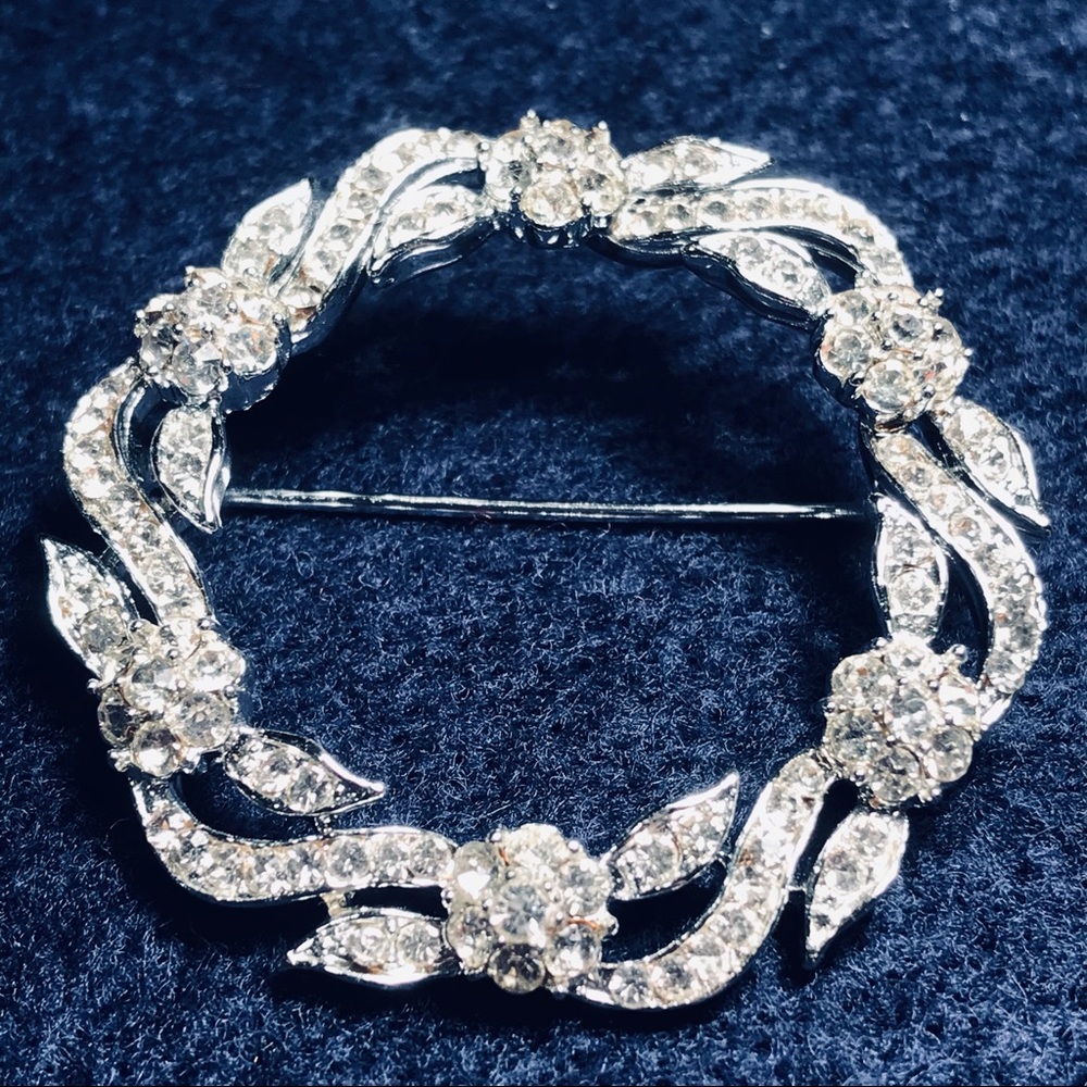 Vintage Wreath Brooch Pin